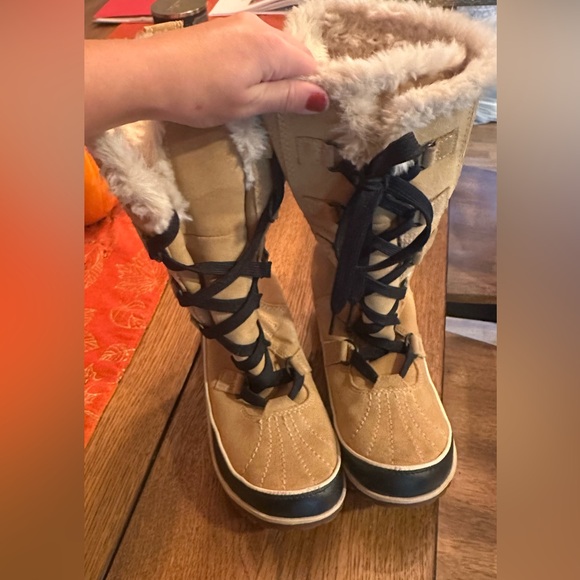 Winter boots - Picture 1 of 4